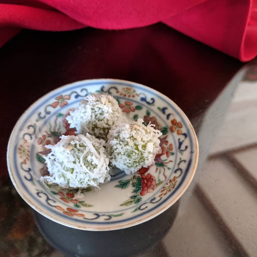 Ondeh Ondeh (sweet pandan glutinous rice balls filled with molten gula melaka)